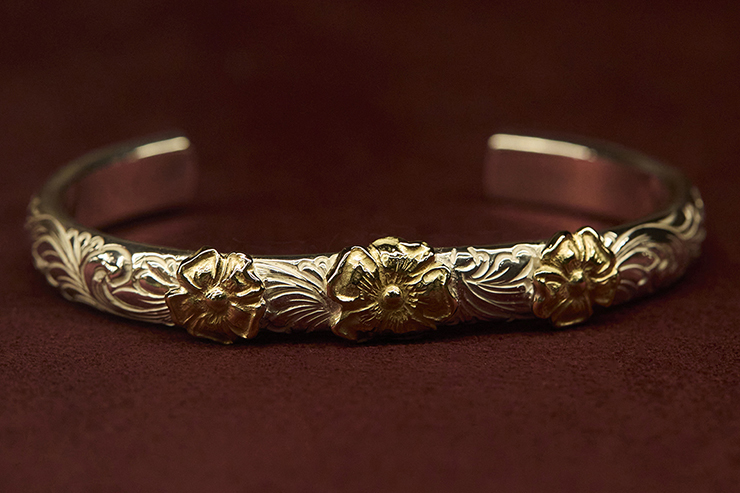 Karakusa 3 Roses Bracelet No. 219 (8mm, 18K Gold Accent)
