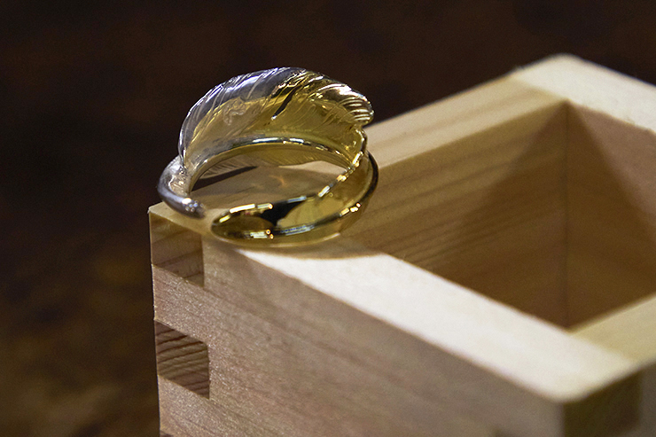 Raw Wagyu Sushi / Kazekiri Feather Ring (18K Gold Accent)