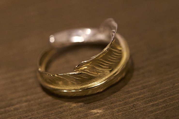 Kazekiri Feather Ring No. 33 (18K Gold Accent)