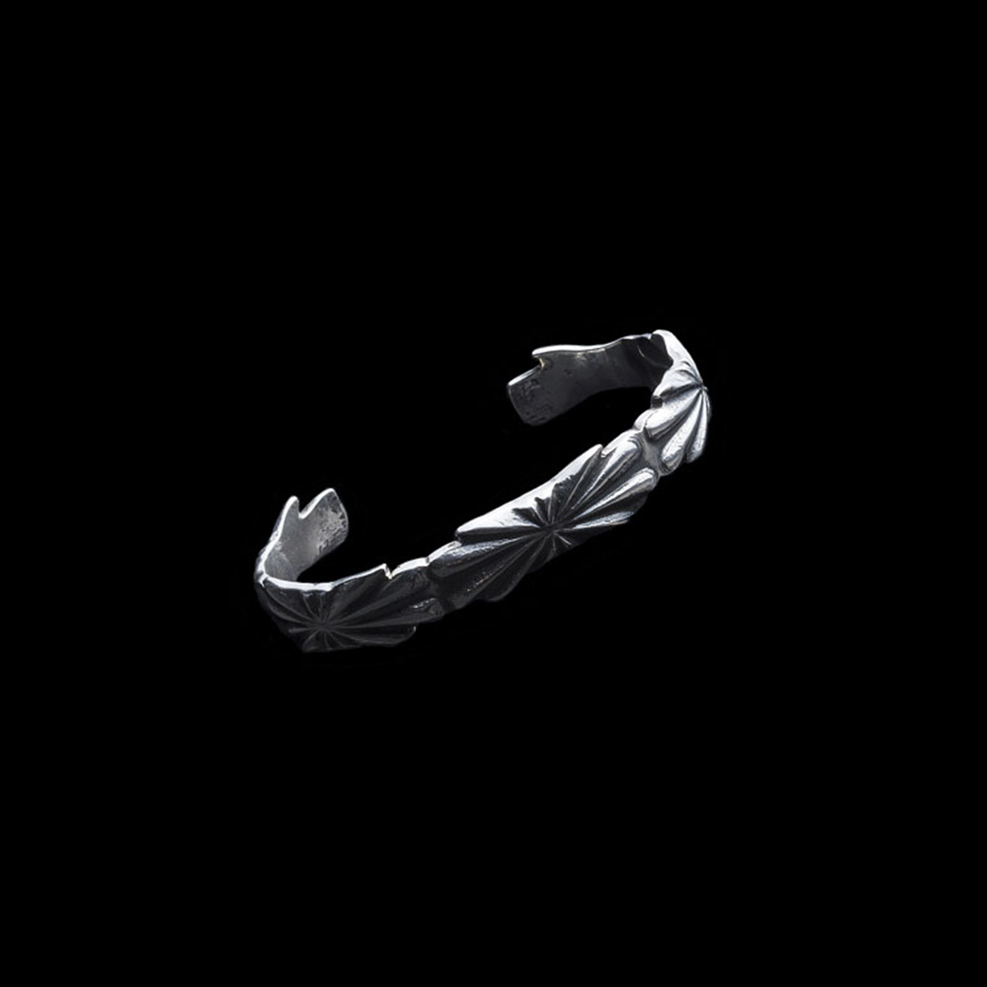 LOVE HANDS BRACELET (BUTTERFLY)