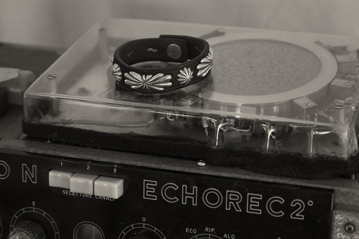 3 Butterfly Shells & 4 Shell Conchos Leather Bracelet / Pavel Maslowiec