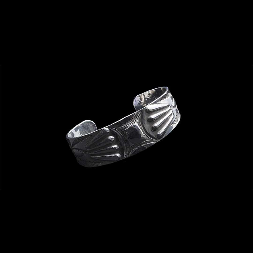 SQUARE REPOUSSE BRACELET (8 TEARDROPS)