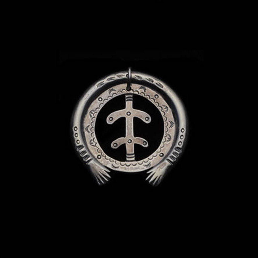 HAND CIRCLE NAJA PENDANT