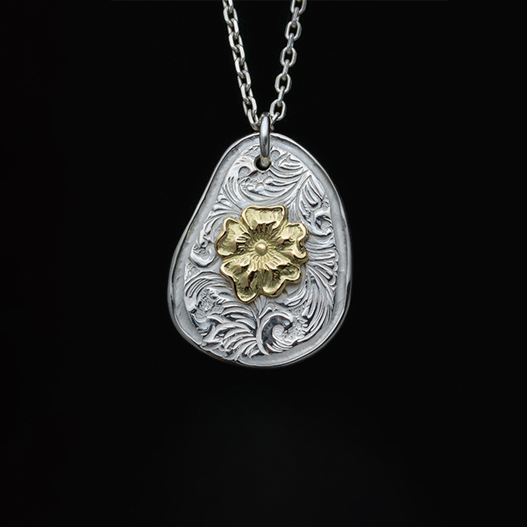 KARAKUSA ROSE OVAL PENDANT No. 155 (18K GOLD ACCENT)