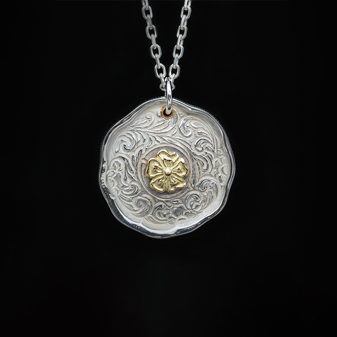 KARAKUSA ROSE CIRCULAR PENDANT No. 178 (18K, 22K GOLD ACCENTS)