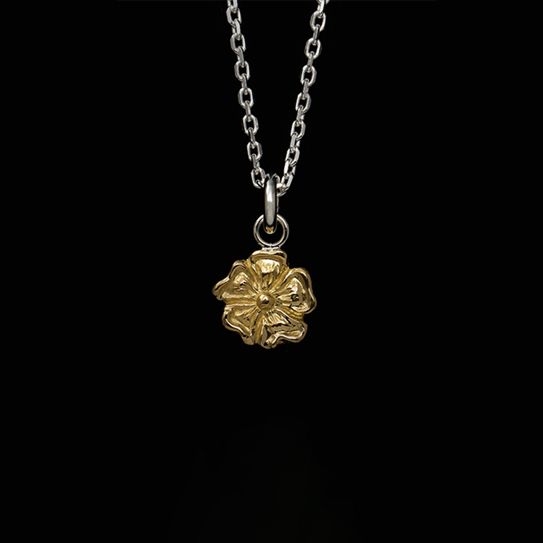 18K GOLD ROSE PENDANT, MEDIUM