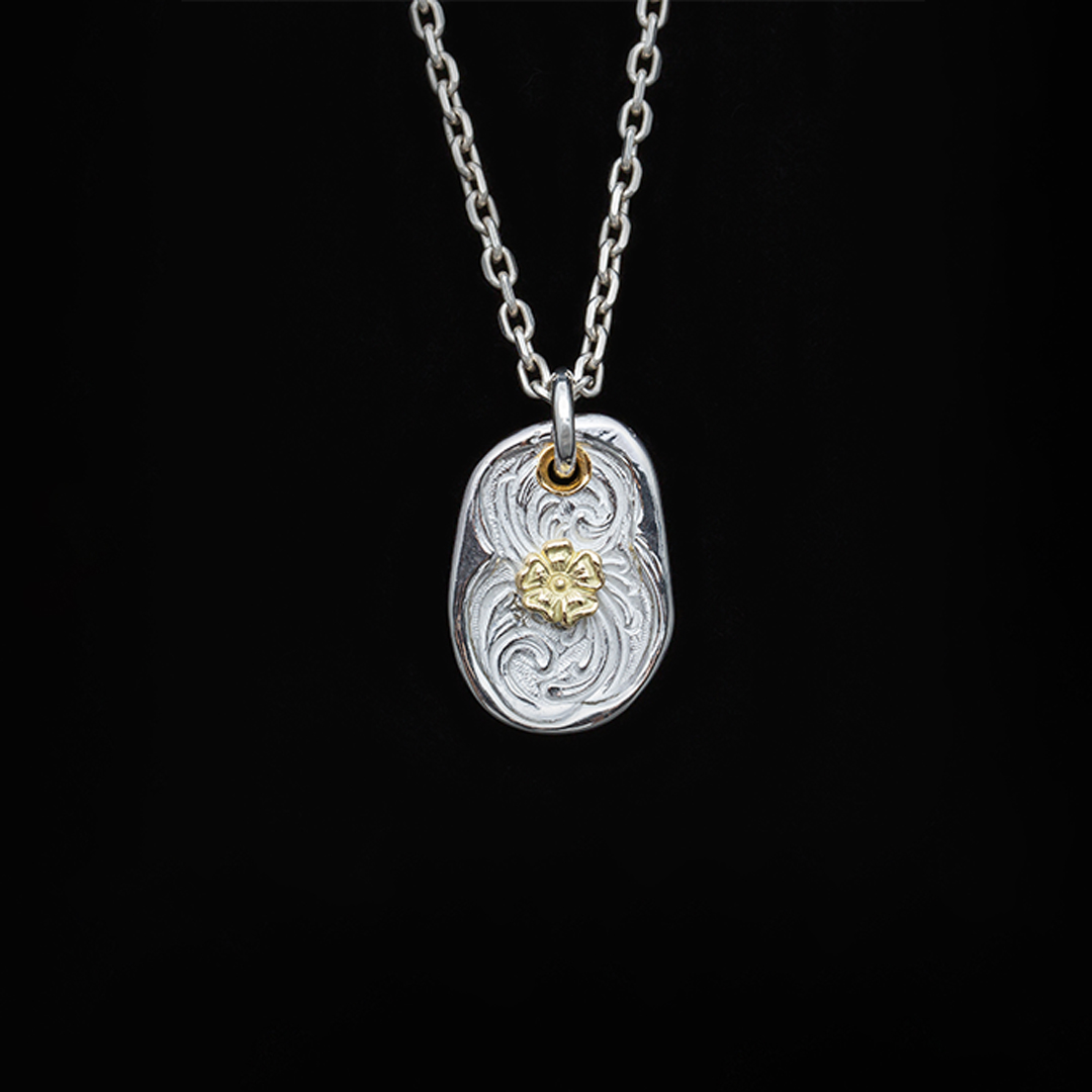 KARAKUSA ROSE OVAL DARUMA PENDANT No. 189 (18K, 22K GOLD ACCENTS)