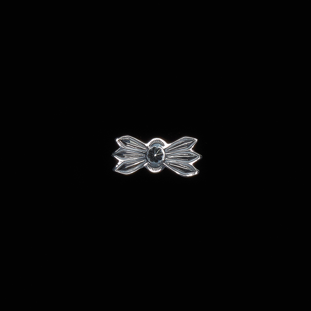 BUTTERFLY  STUD, SMALL (6 RHOMBUS, SHELL)