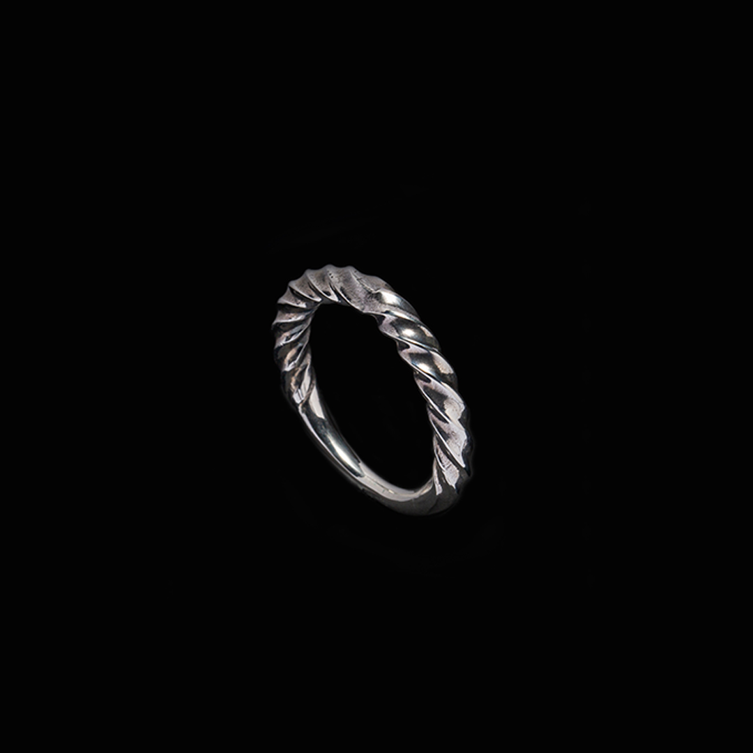 TWISTED RING